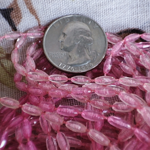 Shades of Pink Featherweight 8 Strand Plastic Vintage Jewelry Flapper Necklace - Picture 6 of 6